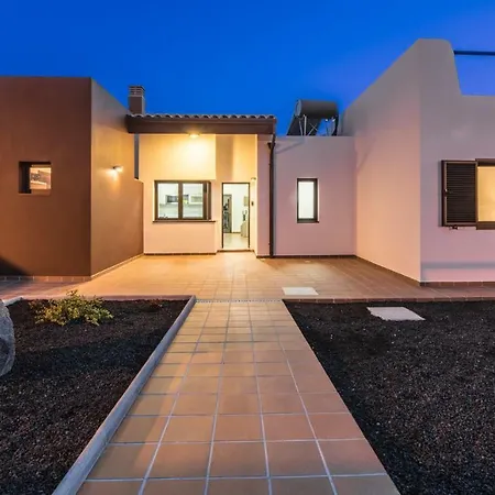 5 Star Luxury Villa, Private Heated Pool, Golf & Sea Views. Caleta de Fuste